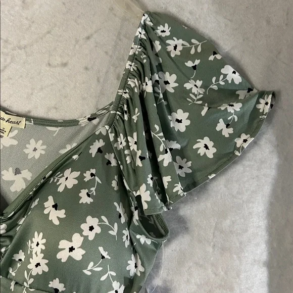 Derek Heart Sage Green Floral Flutter Sleeve Empire Waist Street Length Dress 1X - Picture 5 of 12